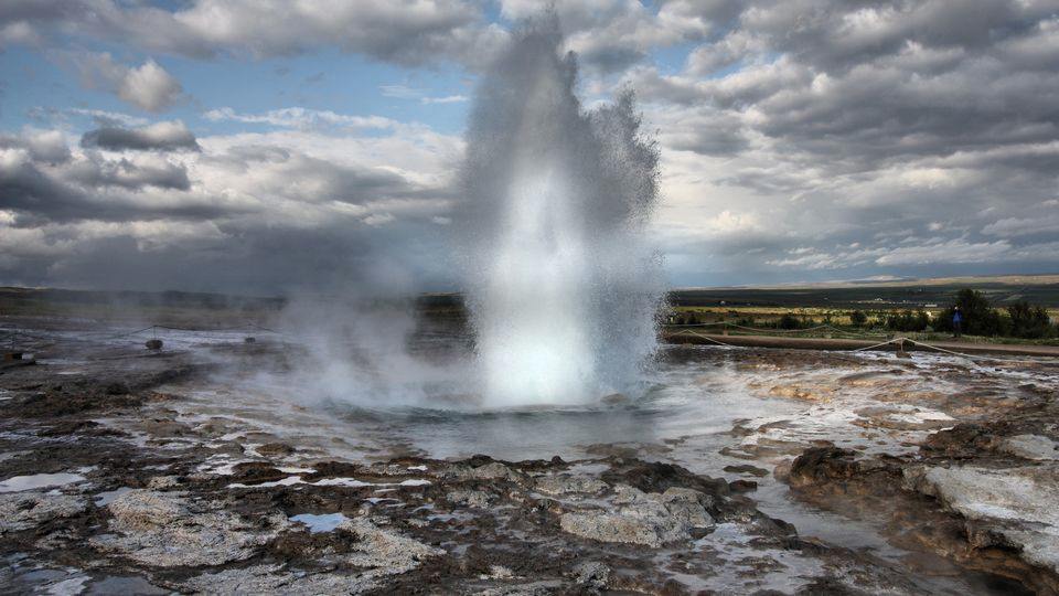 Strokkur geysir iceland south Depositphotos.jpg